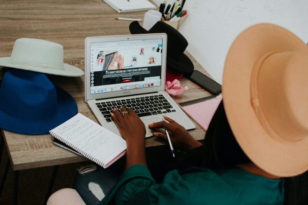 girl-building-a-successful-affiliate-marketing-website-scaled